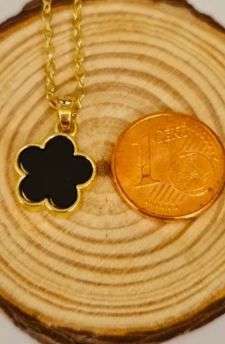 Collar con colgante negro lacado