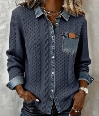 Camisa tejida y denim combinada
