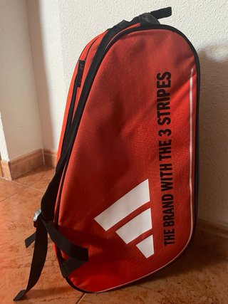 Paletero Adidas con etiqueta