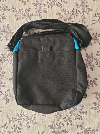 Bolso bandolera Reebok negro y azul