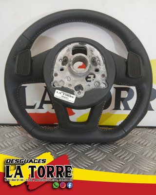Volante Audi A3 8V S-Line con levas.