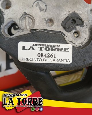 Volante Audi A3 8V S-Line con levas.