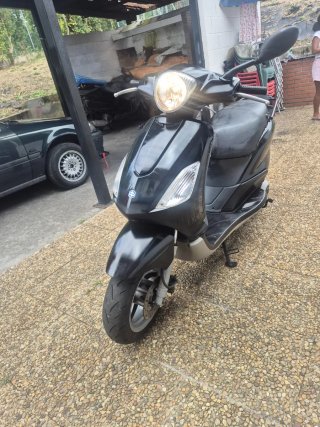 Piaggio Zip Negra Scooter