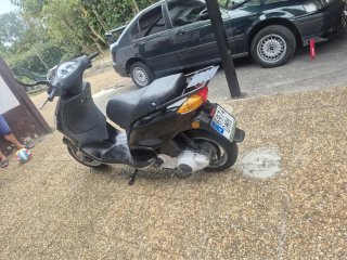 Piaggio Zip Negra Scooter