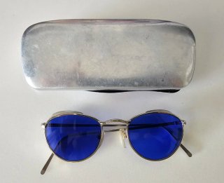 Gafas de sol vintage cristales azules.