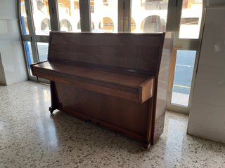 Piano vertical CHERNY madera