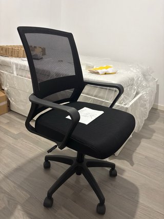 Silla de oficina ergonómica con ruedas