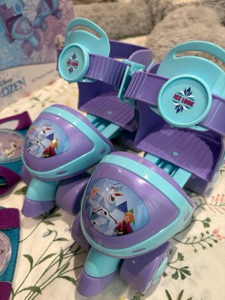 Pack Patines Frozen + Casco + Protecciones