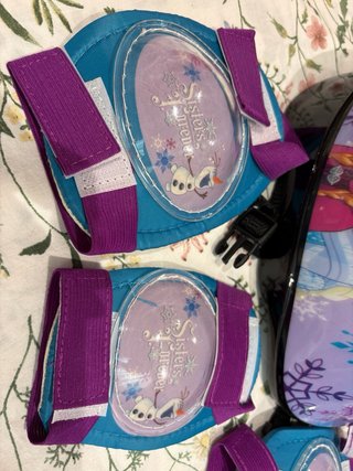 Pack Patines Frozen + Casco + Protecciones