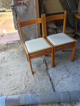 Sillas de madera con asiento lavable