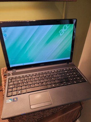 Acer Aspire 5733Z 4GB 500GB + Cargador + Mochila