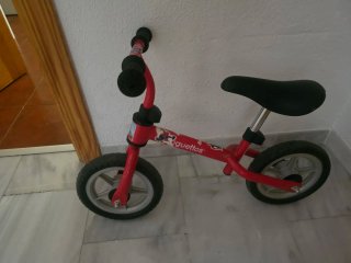 Bici de equilibrio roja