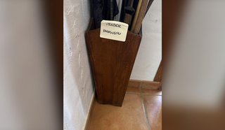 Paragüero de madera antiguo