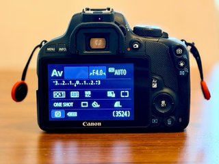 Canon EOS 100D + Lente 18-55mm