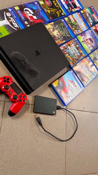 PS4 Slim Negra + 13Juegos + 2 mandos y disco duro