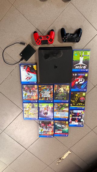 PS4 Slim Negra + 13Juegos + 2 mandos y disco duro