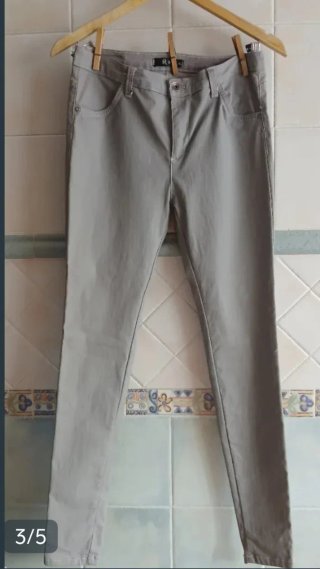 Pantalones grises