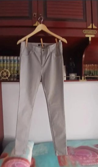 Pantalones grises