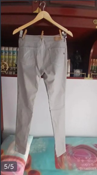 Pantalones grises