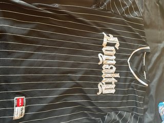 Camiseta Loyalty Negra Rayas Blancas Talla L