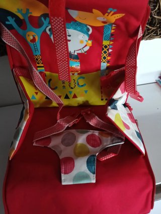 Trona de viaje con diseño infantil