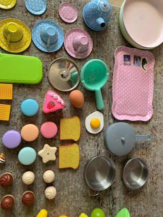 Cocinita de juguete con accesorios
