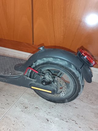 Patinete Eléctrico con Cargador y Rueda repuesto