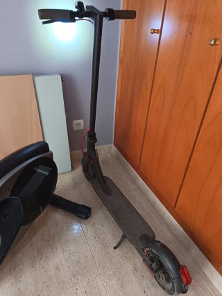 Patinete Eléctrico con Cargador y Rueda repuesto