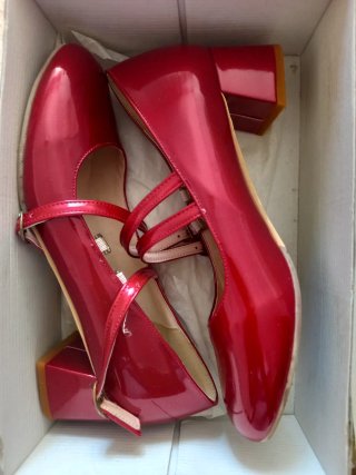 Zapatos rojos charol mujer