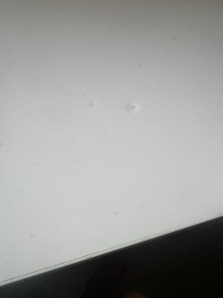 Escritorio infantil blanco con sillas