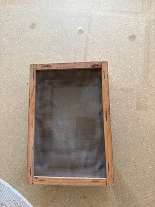 Cernidor de madera con malla mediana