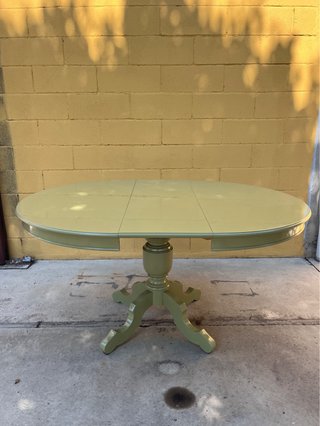 Tavolo rotondo in noce restaurato
