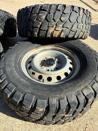 Llantas Hierro Mitsubishi 3.2 DID con neumáticos