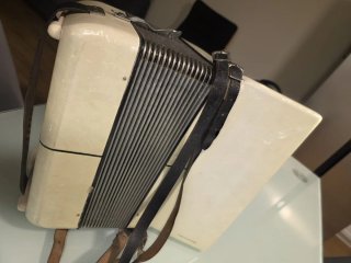 Acordeón Hohner Student IVM 32 bajos