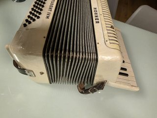 Acordeón Hohner Student IVM 32 bajos