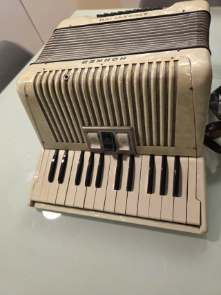 Acordeón Hohner Student IVM 32 bajos
