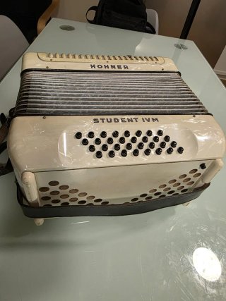 Acordeón Hohner Student IVM 32 bajos