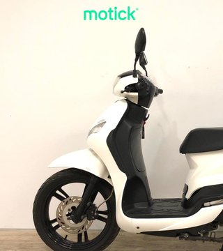 PEUGEOT TWEET 125 (IVA DEDUCIBLE) (TOP CASE)