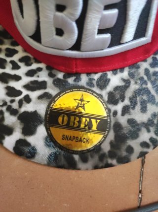 Gorra OBEY Snapback Roja y Animal Print