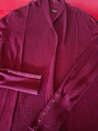 Chaqueta larga granate sin botones