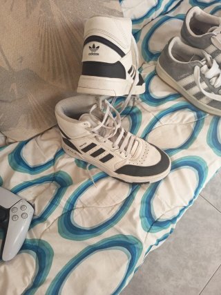 Adidas Campus Grises y Blancas