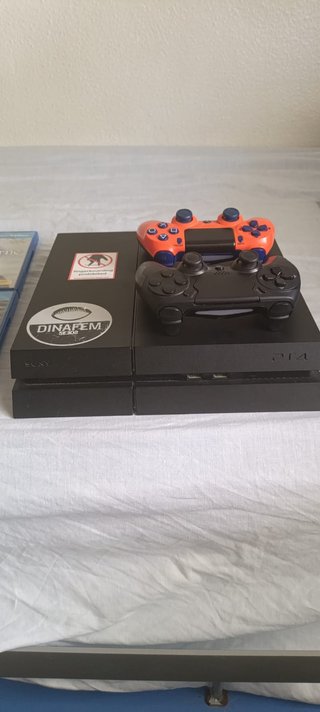 PS4 Fat 500GB + 2 Mandos + 4 Juegos