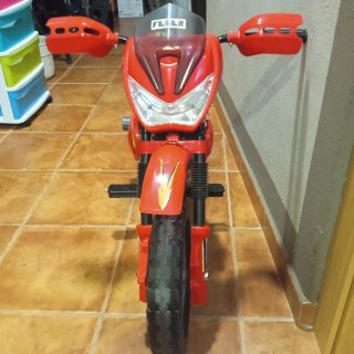 Moto eléctrica infantil Feber