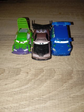 Coche de juguete Cars verde y morado