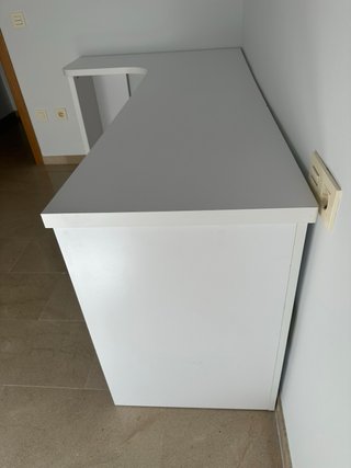 Mesa de estudio blanca