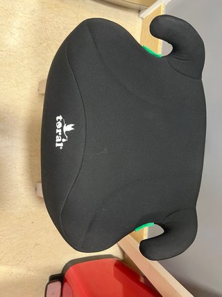 Alzador de coche para niños