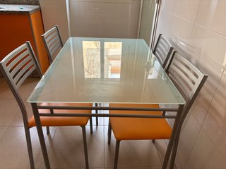 Mesa Cristal y 4 Sillas Cocina Naranja
