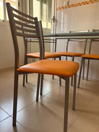 Mesa Cristal y 4 Sillas Cocina Naranja