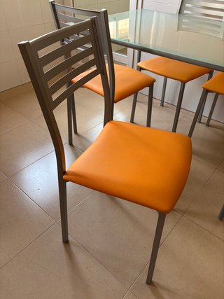 Mesa Cristal y 4 Sillas Cocina Naranja
