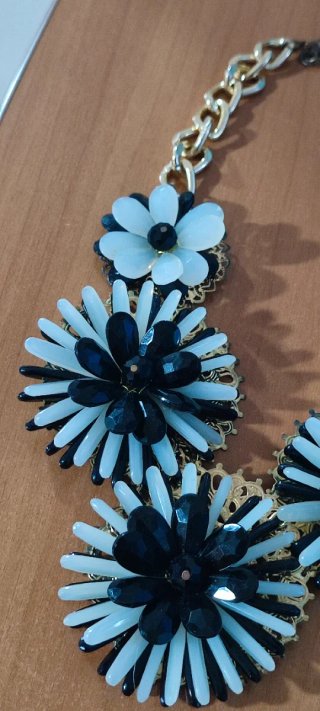 Collana fatta a mano con fiori